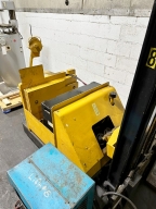 YALE 3,000LBS. WALK BEHIND ELECTRIC LIFT - BV2675 08